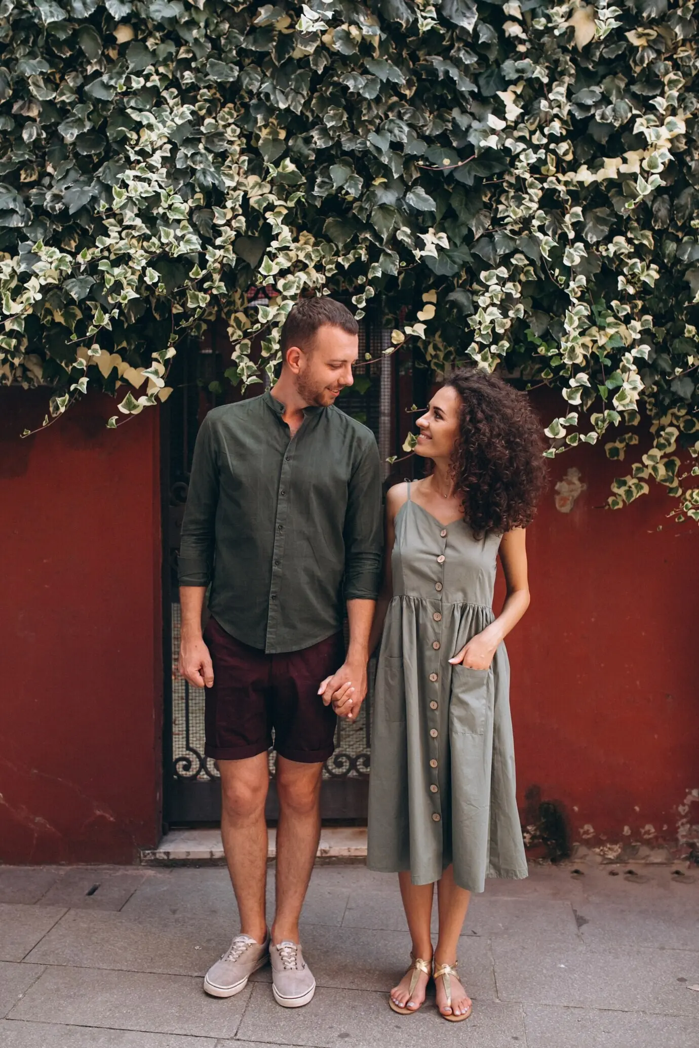 Ein Paar verbringt seine Flitterwochen in Venedig.